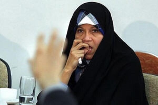 روایت فائزه هاشمی از فوت پدرش غیرمستند است