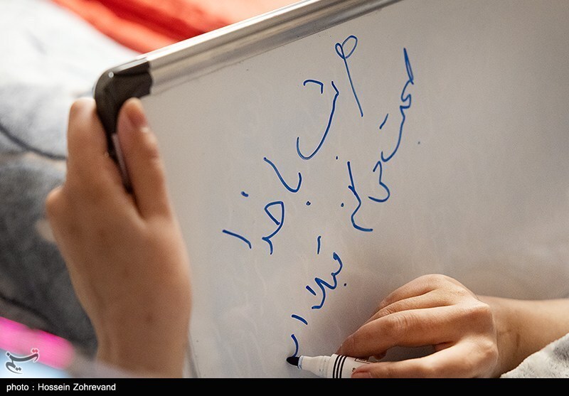 عیادت دختر شهید سلامی از دختر شهید هاشمی تبار عیادت دختر شهید سلامی از دختر شهید هاشمی تبار