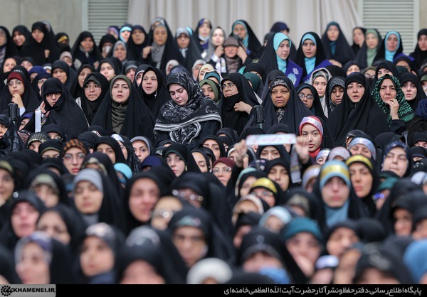 دیدار هزاران نفر از زنان و دختران