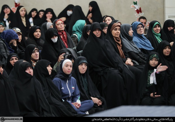 دیدار هزاران نفر از زنان و دختران