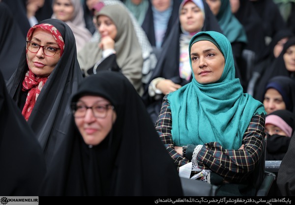 دیدار هزاران نفر از زنان و دختران