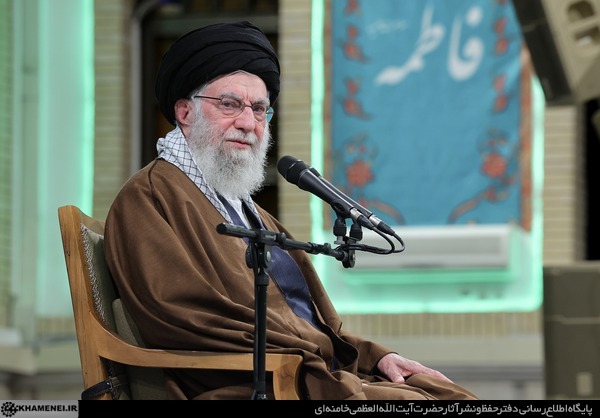 دیدار هزاران نفر از زنان و دختران