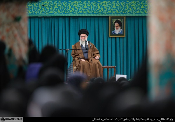 دیدار هزاران نفر از زنان و دختران