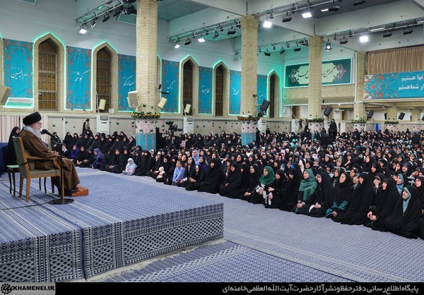 دیدار هزاران نفر از زنان و دختران