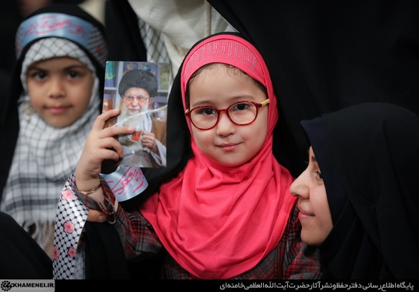 دیدار هزاران نفر از زنان و دختران