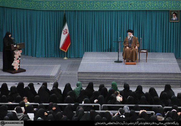 دیدار هزاران نفر از زنان و دختران