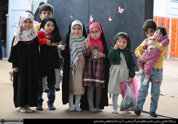 دیدار هزاران نفر از زنان و دختران