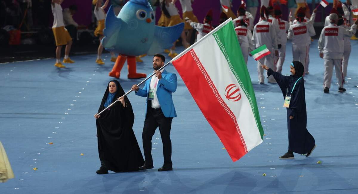 پرچمدار ایران با چادر در پاراآسیایی جوانان رژه رفت