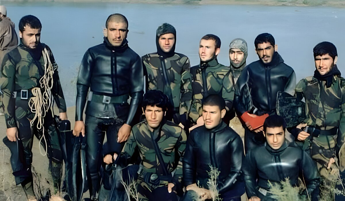 غواص ها و دستی که آمده بود دستگیر ما باشد غواص ها و دستی که آمده بود دستگیر ما باشد