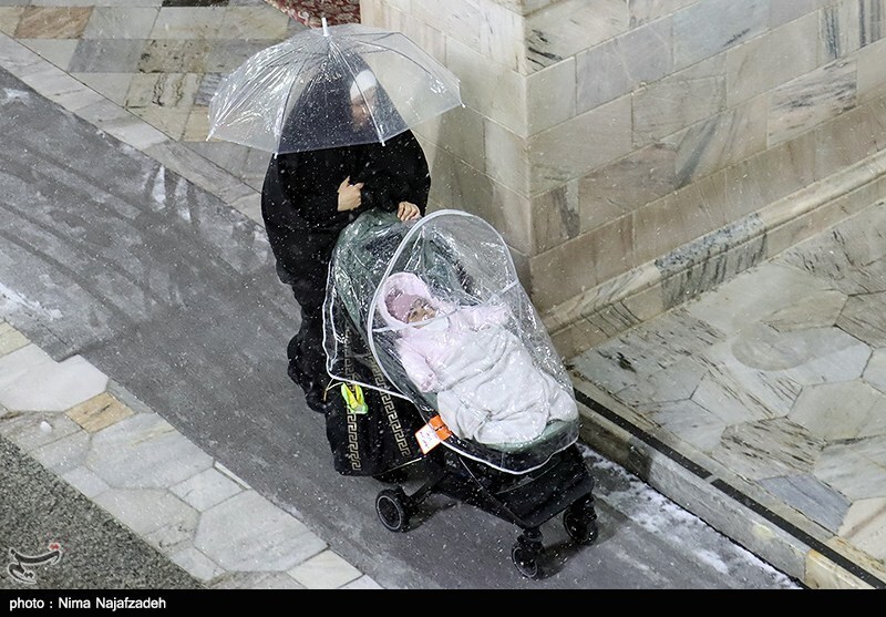 بارش برف در حرم مطهر رضوی