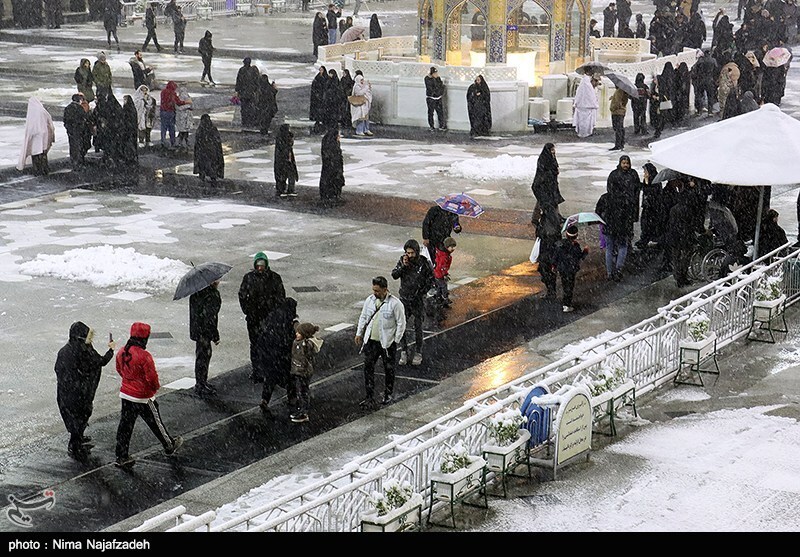بارش برف در حرم مطهر رضوی