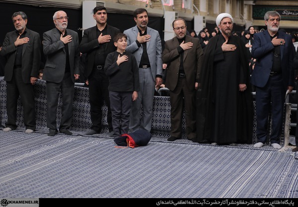 آخرین شب مراسم عزاداری ایام شهادت حضرت فاطمةالزهرا سلاماللهعلیها در حسینیه امام خمینی(ره) آخرین شب مراسم عزاداری ایام شهادت حضرت فاطمةالزهرا سلاماللهعلیها در حسینیه امام خمینی(ره)