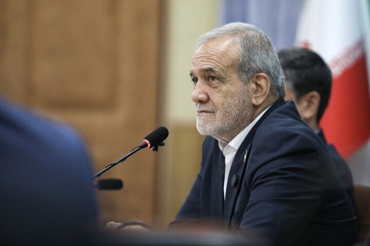 پزشکیان: بدننمایی و برهنگی مغایر شأن زنان است