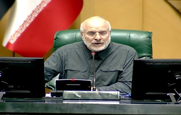 قالیباف: مشکل آلودگی هوا با اقدامات مقطعی و کوتاه مدت حل نمیشود