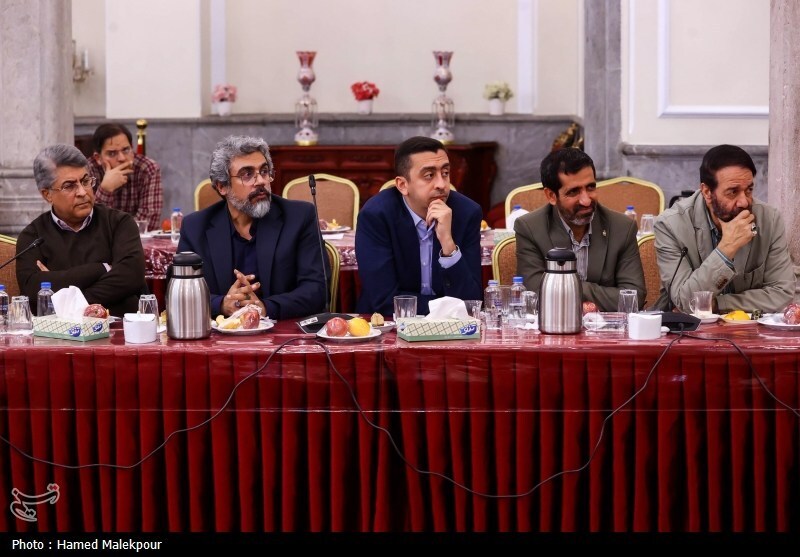 نشست صمیمانه رئیس مجلس با مدیران رسانههای کشور نشست صمیمانه رئیس مجلس با مدیران رسانههای کشور