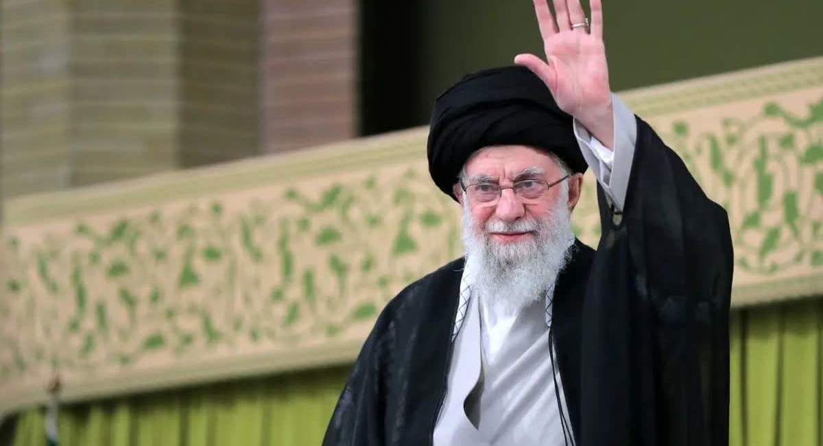 آقای خامنه‌ای به سیاست و قدرت اعتبار داد
