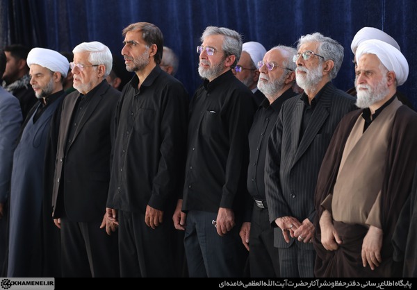 مراسم اقامه نماز بر پیکر مطهر قائد شهید مراسم اقامه نماز بر پیکر مطهر قائد شهید