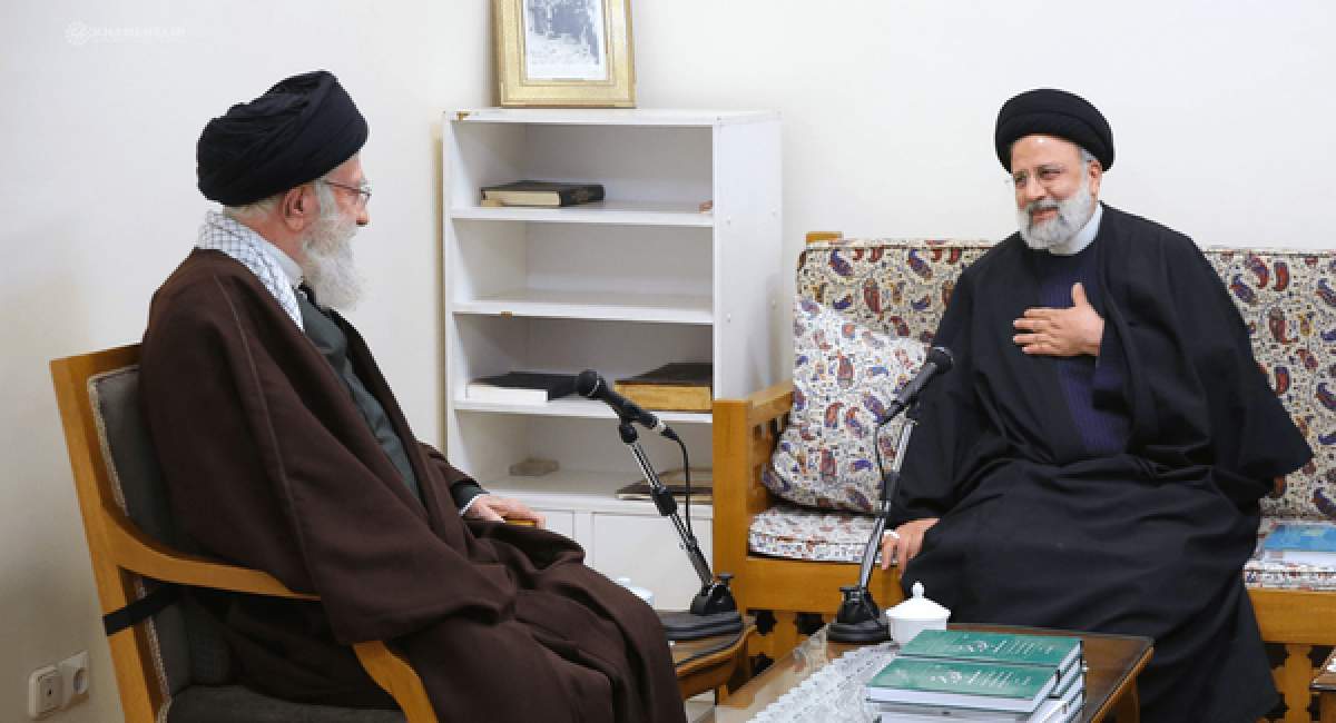 ماجرای دیدار خانوادگی شهید رئیسی با رهبر شهید بعد از انتخابات سال ۹۶ ماجرای دیدار خانوادگی شهید رئیسی با رهبر شهید بعد از انتخابات سال ۹۶