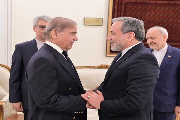 جزئیات دیدار عراقچی با نخستوزیر پاکستان جزئیات دیدار عراقچی با نخستوزیر پاکستان