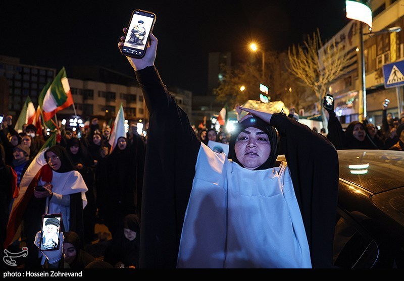 دومین شب تجمع سوگواران رهبر شهید انقلاب در تهران دومین شب تجمع سوگواران رهبر شهید انقلاب در تهران