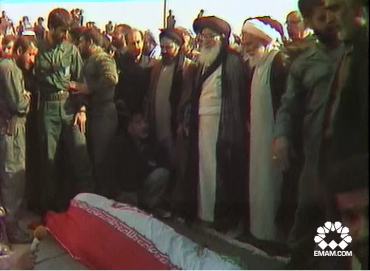 چه کسی نماز بر پیکر رهبر کبیر انقلاب اقامه کرد؟/ماجرای تلفن فرزند امام