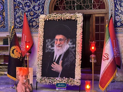فیلم اجرای قطعه «باید برخاست» در مزار نورانی رهبر شهید انقلاب