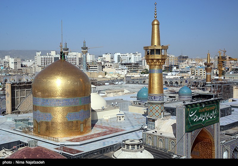 تعویض پرچم حرم مطهر رضوی تعویض پرچم حرم مطهر رضوی