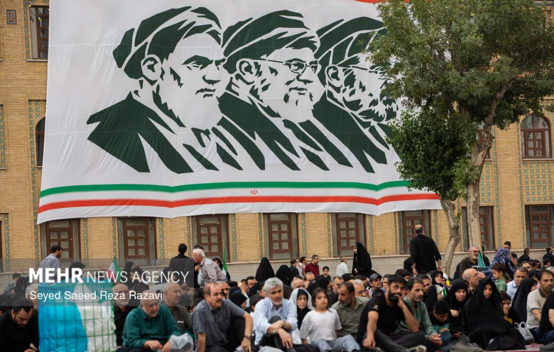 تصاویر دومین روز از مراسم یادبود خانواده شهید رهبر شهید انقلاب تصاویر دومین روز از مراسم یادبود خانواده شهید رهبر شهید انقلاب