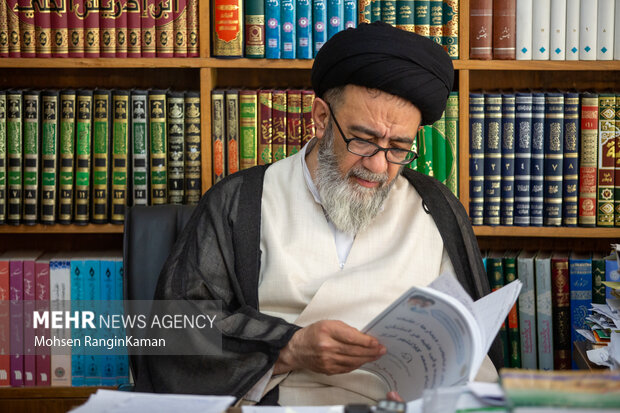 امامجمعهای که بر پیکر یک خواننده نماز خواند امامجمعهای که بر پیکر یک خواننده نماز خواند