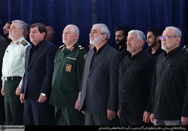 مراسم اقامه نماز بر پیکر مطهر قائد شهید مراسم اقامه نماز بر پیکر مطهر قائد شهید