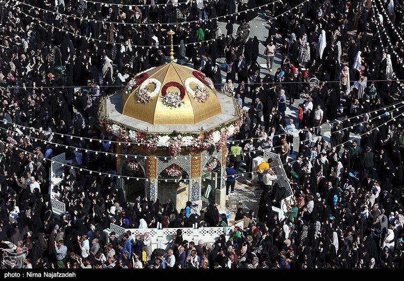 تعویض پرچم حرم مطهر رضوی تعویض پرچم حرم مطهر رضوی