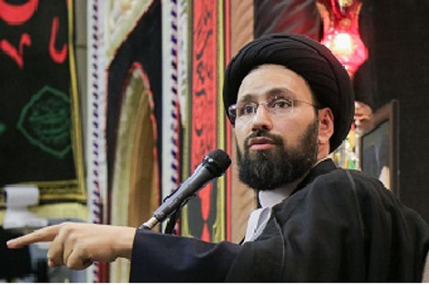هرکس بخواهد برای صلح و دوستی با آمریکا مذاکره کند، خائن است