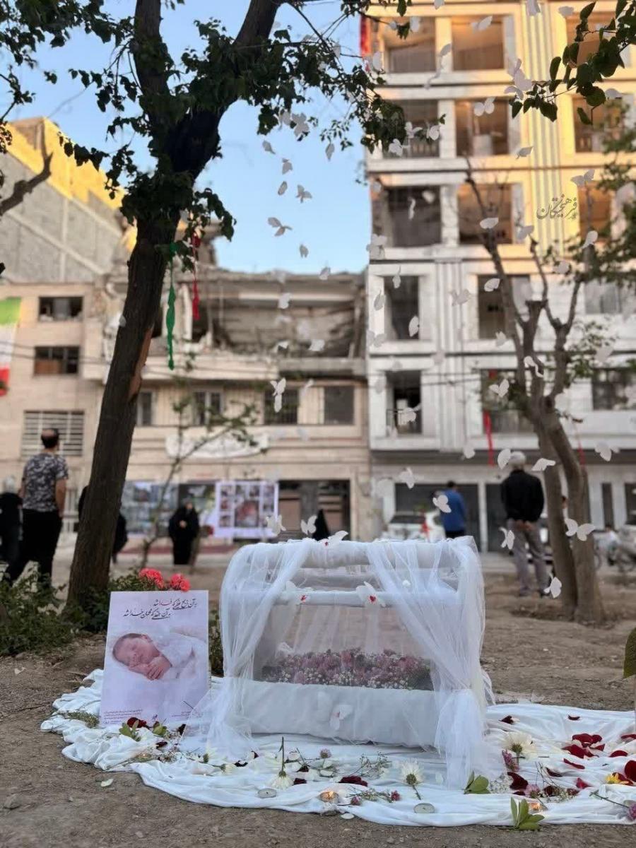 درختی که مردانگی کرد و نوزاد ۲۰ روزه را به آغوش کشید درختی که مردانگی کرد و نوزاد ۲۰ روزه را به آغوش کشید