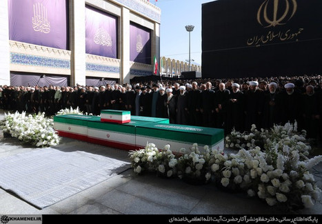 مراسم اقامه نماز بر پیکر مطهر قائد شهید
