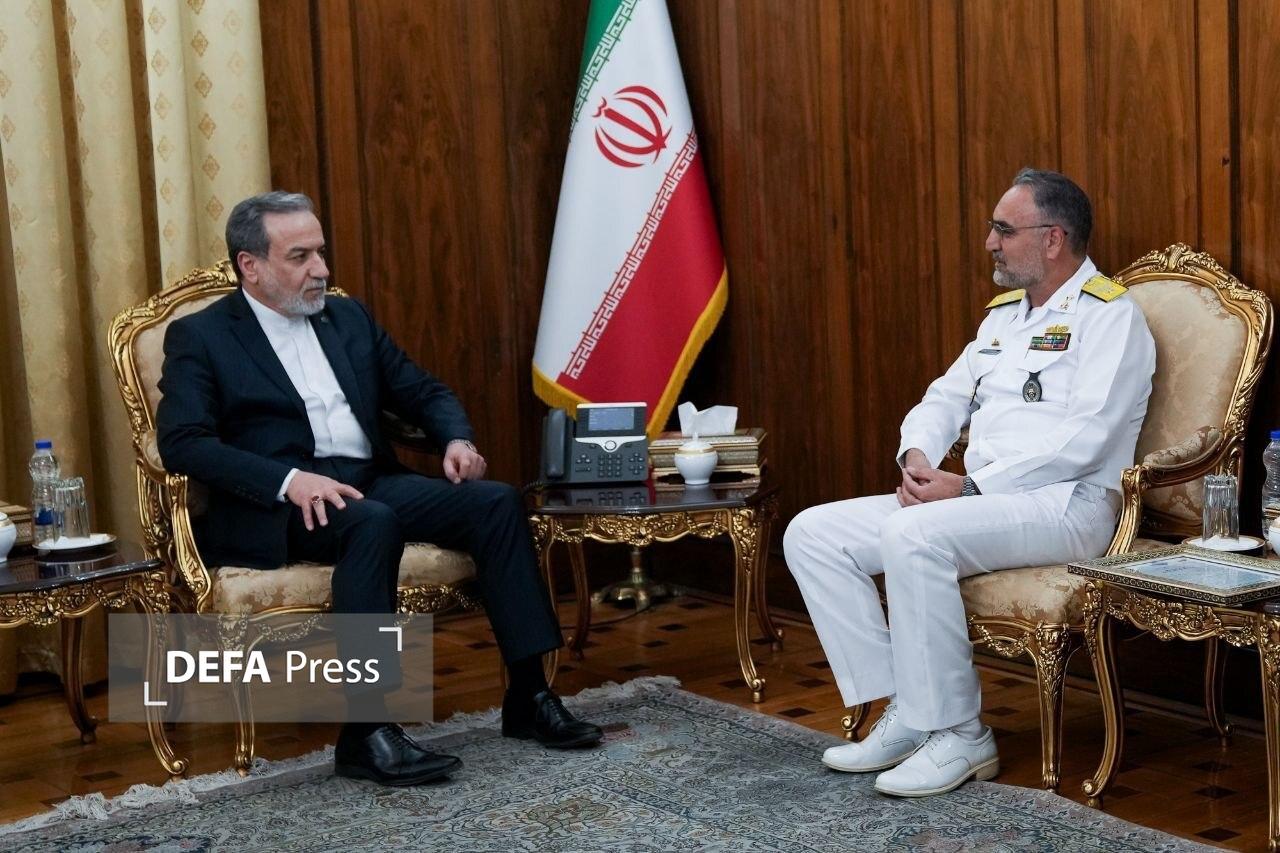 دیدار جانشین نیروی دریایی ارتش با وزیر امور خارجه دیدار جانشین نیروی دریایی ارتش با وزیر امور خارجه