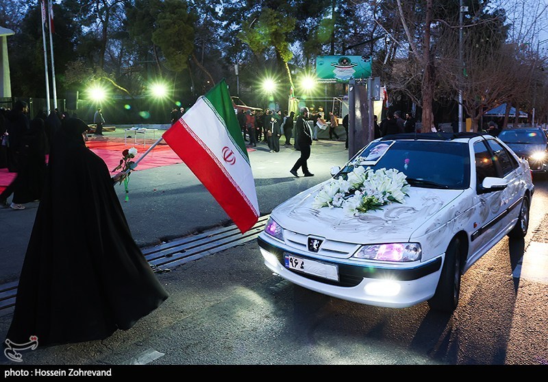 مراسم جزخوانی به نیت رهبر شهید انقلاب در مقابل دانشگاه تهران مراسم جزخوانی به نیت رهبر شهید انقلاب در مقابل دانشگاه تهران