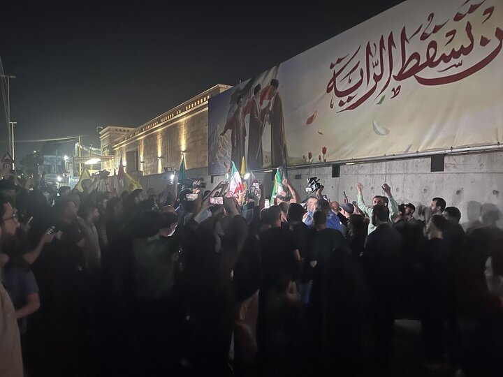 تجمع لبنانیها مقابل سفارت کشورمان در بیروت تجمع لبنانیها مقابل سفارت کشورمان در بیروت