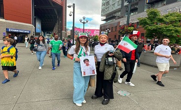ماجرای براندازی از روی سکوها چه بود؟ / 20 نشانه رسوایی دوباره رضا پهلوی
