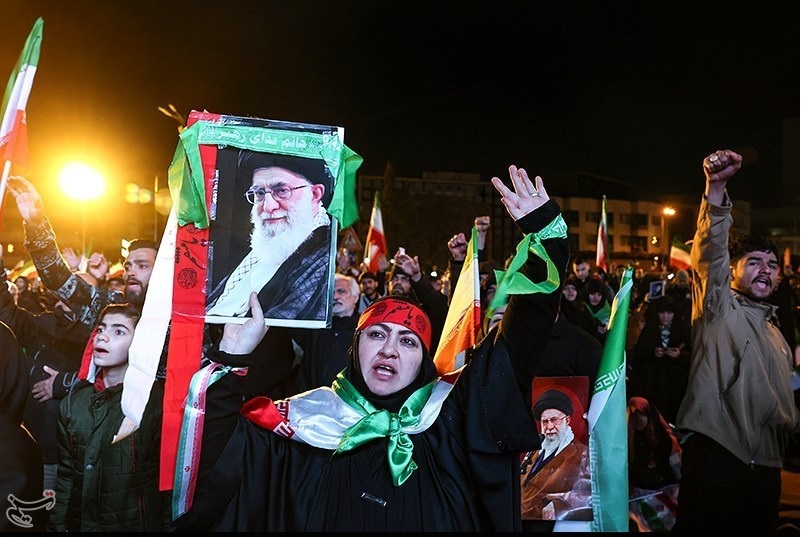 حضور در میدان دفاع از انقلاب، وظیفه ای شرعی و ملی در زمان حاضر حضور در میدان دفاع از انقلاب، وظیفه ای شرعی و ملی در زمان حاضر