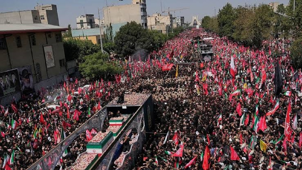 مراسم تشییع پیکر رهبر شهید نمایشی از قدرت ماندگاری ایران بود