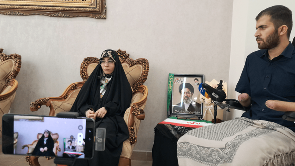 حسین محمدی: دست و پای ناقابلم را تقدیم رهبری کردم حسین محمدی: دست و پای ناقابلم را تقدیم رهبری کردم