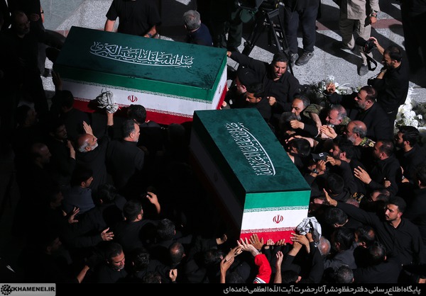 مراسم اقامه نماز بر پیکر مطهر قائد شهید مراسم اقامه نماز بر پیکر مطهر قائد شهید