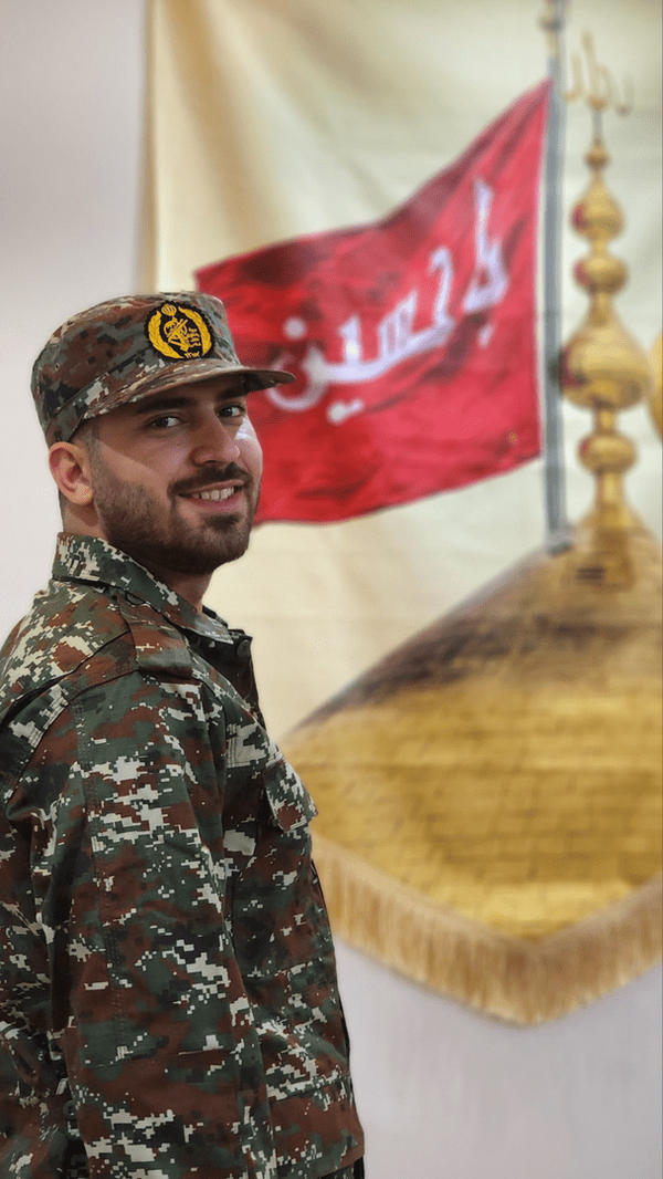 حسین محمدی: دست و پای ناقابلم را تقدیم رهبری کردم حسین محمدی: دست و پای ناقابلم را تقدیم رهبری کردم