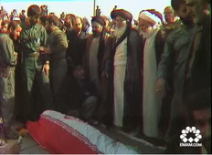 چه کسی نماز بر پیکر رهبر کبیر انقلاب اقامه کرد؟/ماجرای تلفن فرزند امام