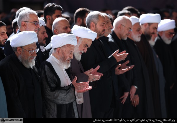 مراسم اقامه نماز بر پیکر مطهر قائد شهید مراسم اقامه نماز بر پیکر مطهر قائد شهید