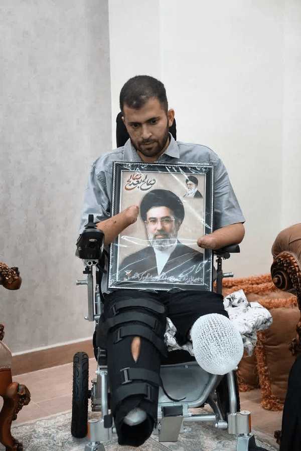 حسین محمدی: دست و پای ناقابلم را تقدیم رهبری کردم حسین محمدی: دست و پای ناقابلم را تقدیم رهبری کردم